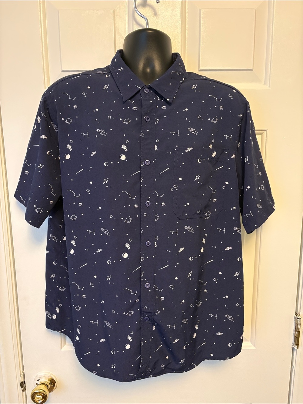 Mountain and Isles Space Astronaut button Front Shirt sz L Navy Blue/White